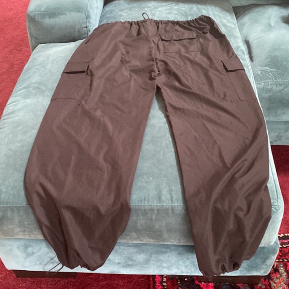 Black parachute pants no size but runs 2XL to 3XL adjustable waist. Never worn - Picture 6 of 9